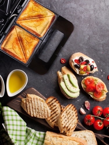 Praktyczny opiekacz do tostów i przekąsek Kamille 800W