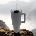 kubek termiczny Kamille 1,2L szczelny tumbler ze słomką szary
