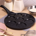 Patelnia do pancakes forma buźki na stole KM4211