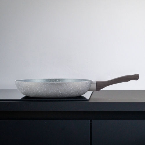 Patelnia Kamille 26 cm granitowa z uchwytem imitacja drewna