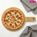 Deska do pizzy Kamille 23 cm z bambusa z praktyczną rączką